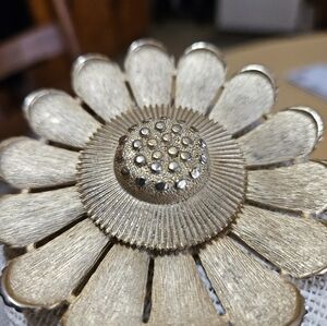 Vintage "Sarah Coventry" 1960's 3" diameter brooch.